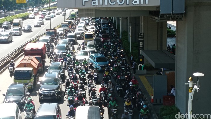 Macet di kawasan Pancoran, Jakarta Selatan. (Taufik/detikcom)