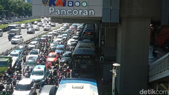 Macet di kawasan Pancoran, Jakarta Selatan. (Taufik/detikcom)