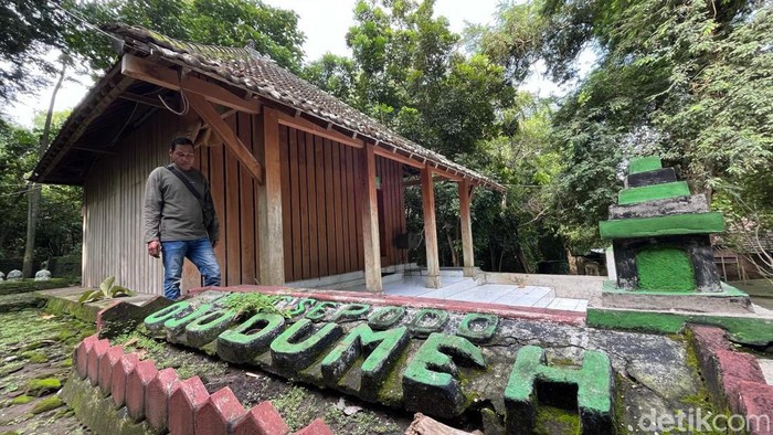 Makam Wali Penadaran di Mojokerto