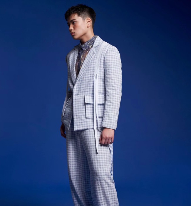 Meski baru berusia 14 tahun, tinggi Marco sudah mencapai 175 cm. Memiliki darah keturunan Jerman, Marco juga kerap dipuji karena wajahnya yang tampan. Foto: Instagram/@marco.wibowo