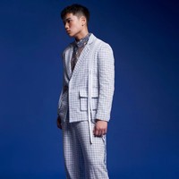 Meski baru berusia 14 tahun, tinggi Marco sudah mencapai 175 cm. Memiliki darah keturunan Jerman, Marco juga kerap dipuji karena wajahnya yang tampan. Foto: Instagram/@marco.wibowo