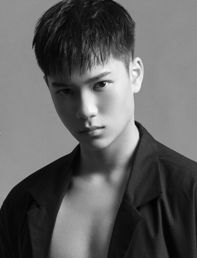 Berpose memamerkan ekspresi fierce ke arah kamera, Marco terlihat semakin gagah. Kalau dilihat-lihat menurutmu Marco lebih mirip Ari Wibowo atau Inge Anugrah? Foto: Instagram/@marco.wibowo