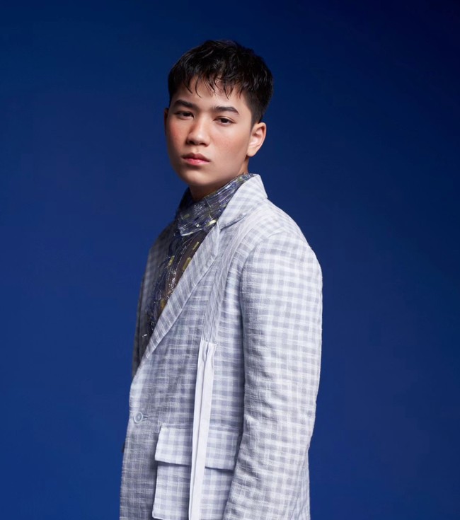 Marco yang merupakan putra bungsu aktor Ari Wibowo dan Inge Anugrah tampaknya memilih meniti karier mengikuti jejak sang ayah dengan menjadi model. Melalui akun Instagram pribadinya Marco membagikan beberapa foto-fotonya saat menjadi model. Foto: Instagram/@marco.wibowo