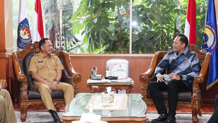 Mendagri Tito dan Menteri ATR/BPN AHY. (dok. istimewa).