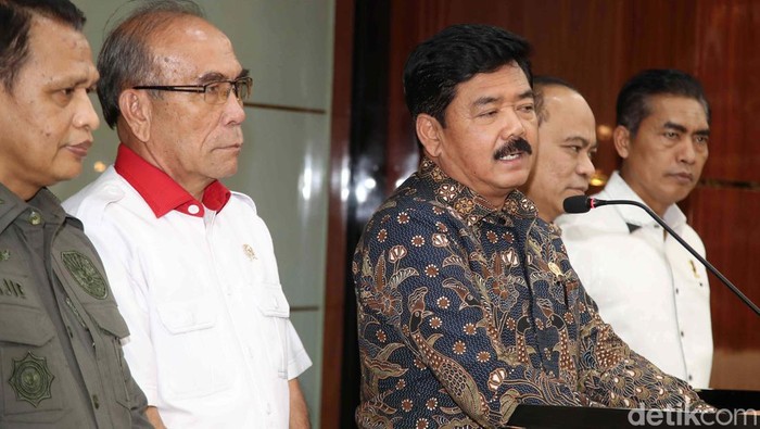 Menko Polhukam gelar pertemuan dengan Kominfo, Baresrkim, BSSN hingga BIN. Rapat itu membahas pengamanan bidang informasi dan komunikasi usai Pemilu 2024.