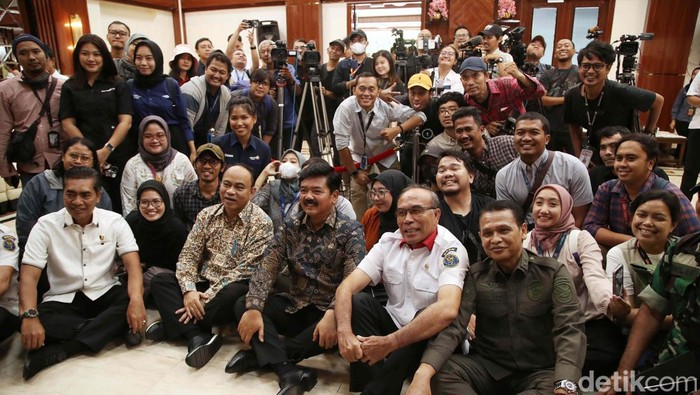 Menko Polhukam gelar pertemuan dengan Kominfo, Baresrkim, BSSN hingga BIN. Rapat itu membahas pengamanan bidang informasi dan komunikasi usai Pemilu 2024.