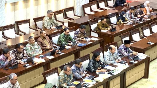 Menteri Keuangan Sri Mulyani dalam rapat kerja dengan Komisi XI DPR RI