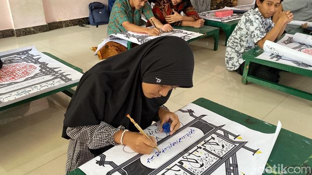 Nabila Dewi Achmad (16) santriwati Ponpes LEMKA