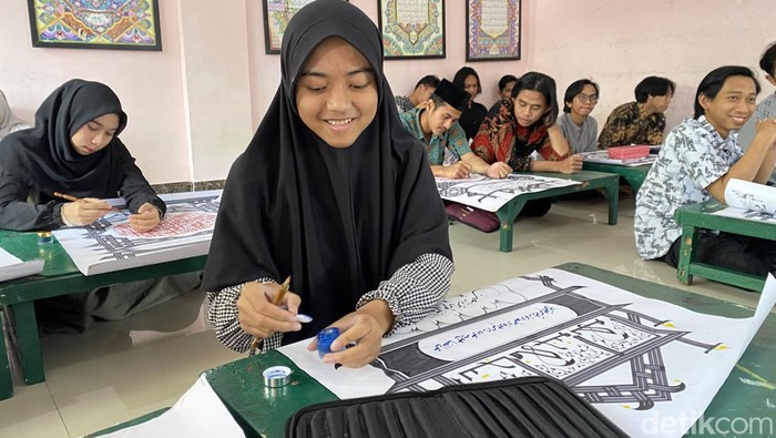 Nabila Dewi Achmad (16) santriwati Ponpes LEMKA