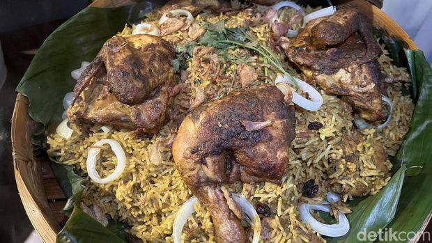 Nasi biryani.