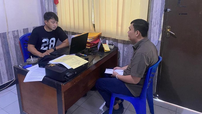 Oknum pegawai BMKG kelas IV Gorontalo bernama Richard Ering alias Icad (30) saat diperiksa polisi.