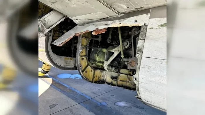 Panel yang hilang dari jet Boeing yang diterbangkan oleh United Airlines dari San Francisco ke Medford Oregon