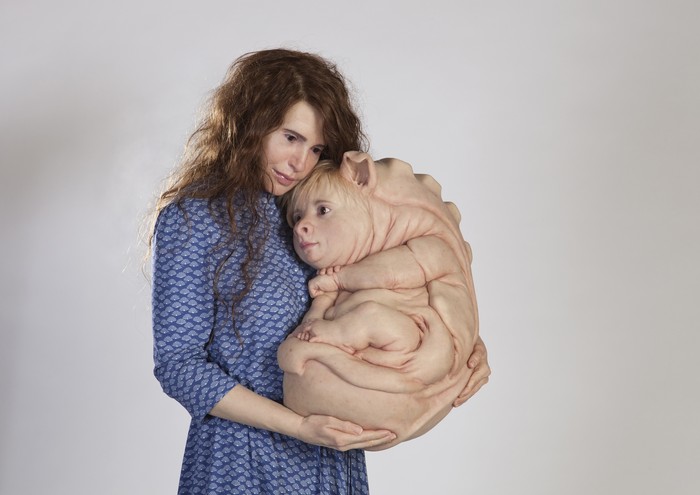 Patung Karya Patricia Piccinini Patricia Piccinini (b. Sierra Leone, 1965). The Bond (2016). Silicone, fibreglass, human hair, clothing, chairs. 162 x 56 x 50 cm.