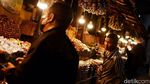 Potret Penjual Kurma di Surabaya yang Diserbu Saat Ramadan