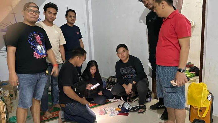 Pelaku H, ART pencuri uang milik majikan di Batam saat ditangkap. (Dok Polsek Lubuk Raja)polisi.