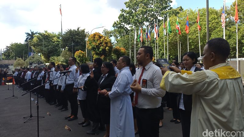 Pengambilan sumpah anggota Gugus Tugas Perselisihan Hasil Pemilu 2024. (Tiara Aliya Azzahra/detikcom)