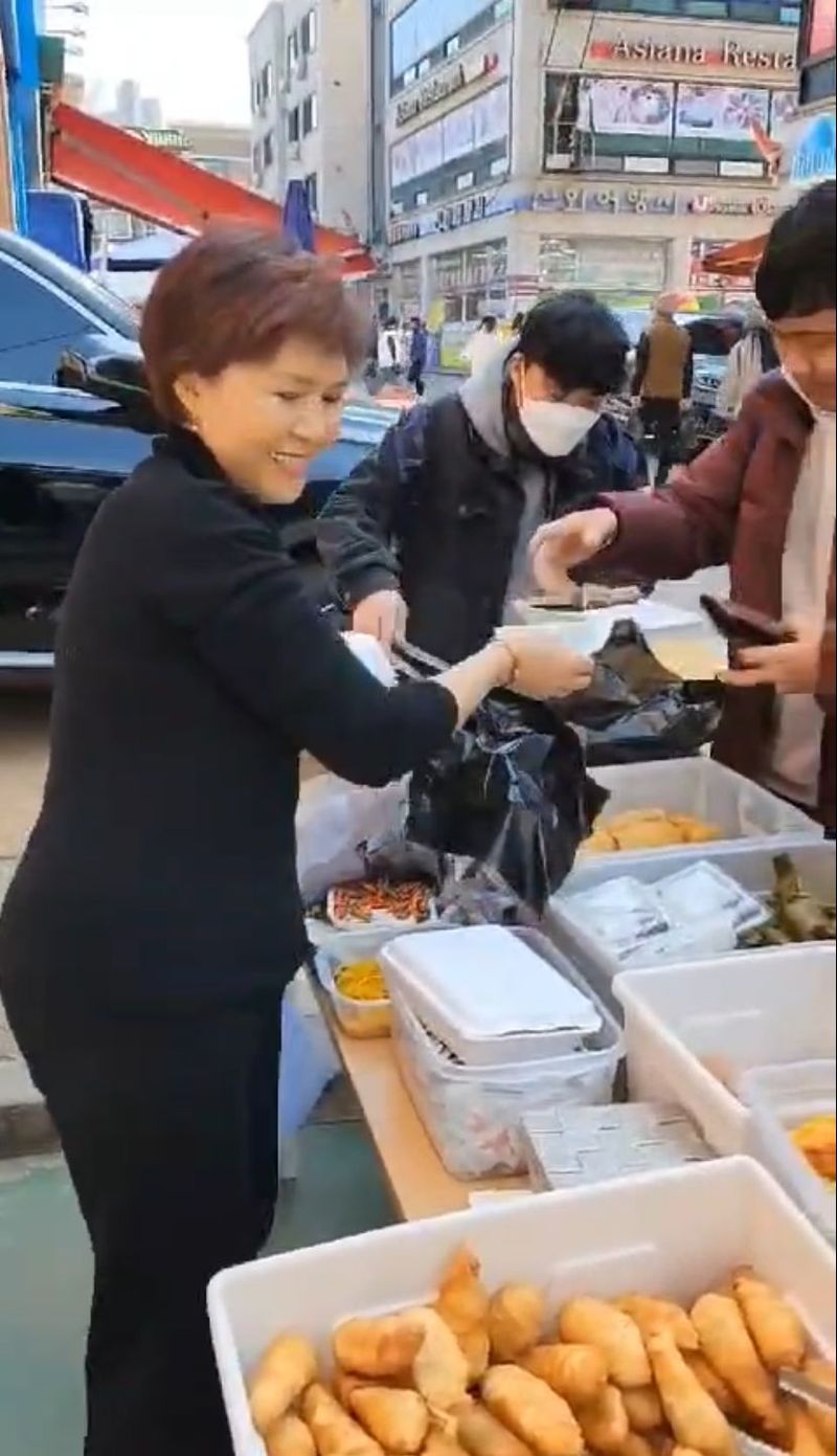 penjual takjil di Korea Selatan