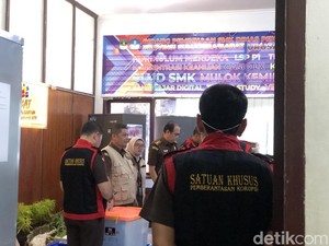 Penyidik Kejati Geledah Kantor Disdik Sumbar, Sejumlah Berkas dan 1 Komputer Disita