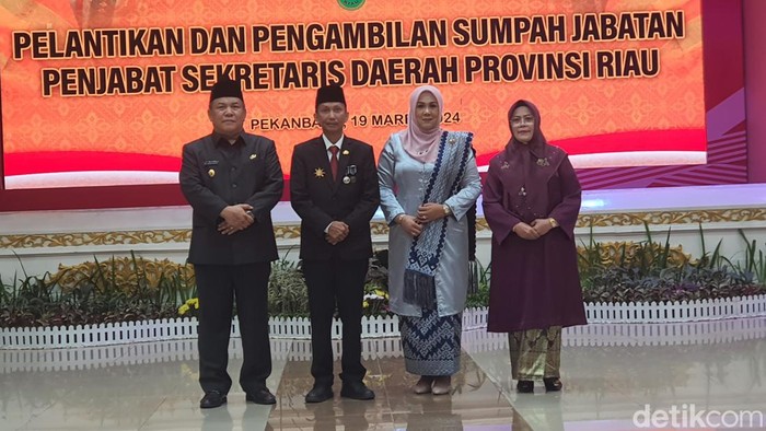 Pj Gubernur Riau SF Hariyanto dan Pj Sekda Indra usai pelantikan (Raja Adil Siregar/detikSumut)