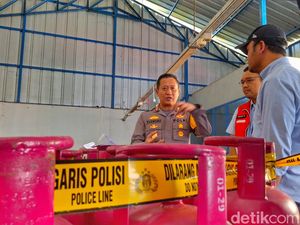 Polisi Bongkar Ulah Culas Roy cs Oplos Gas LPG di Bandung