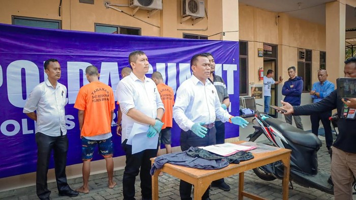 Polisi saat pengungkapan kasus (Foto: Dok. Polres Sergai)