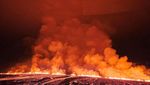 Potret Langit Oranye di Islandia Akibat Gunung Meletus