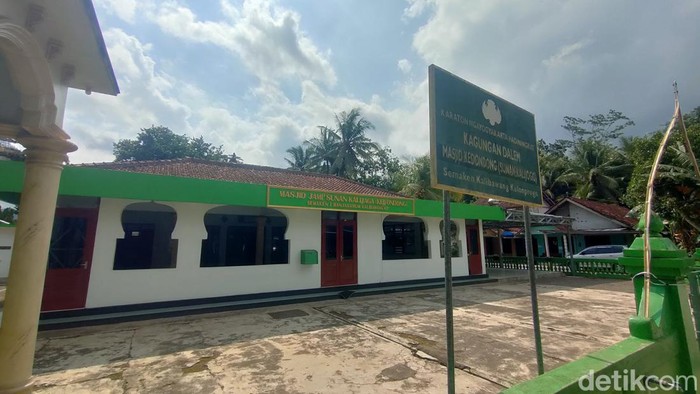 Potret Masjid Kedondong Kulon Progo. Masjid ini konon merupakan salah satu peninggalan Sunan Kalijaga dan sudah berusia 5 abad. Foto diambil Selasa (19/3/2024)