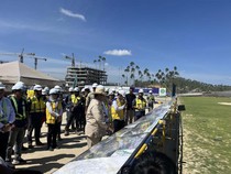 Potret Menhan Prabowo Cek Rumput Lapangan Upacara IKN