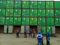 55 Kontainer Isi Kayu Ilegal dari Kaltim Tujuan Surabaya Diamankan