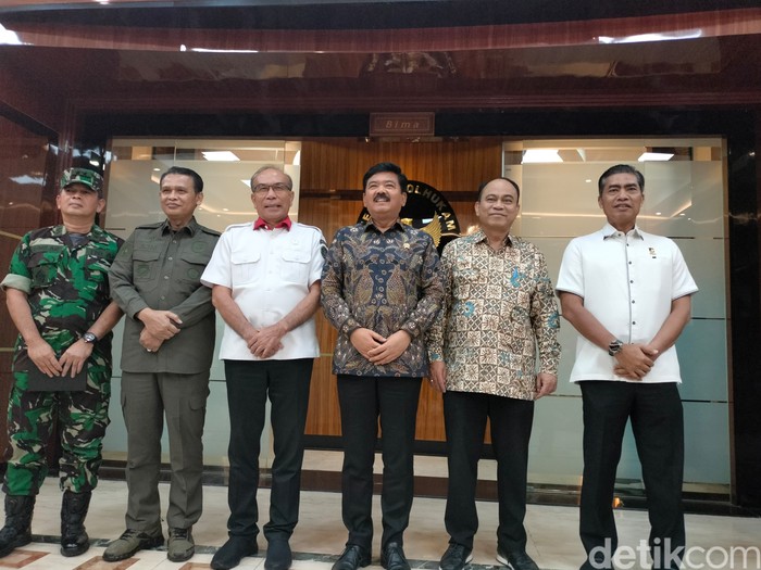 Rapat Menkopolhukam Hadi Tjahjanto hingga Menkominfo Budi Arie Setiadi. (Astrid Meishella/magang detikcom)