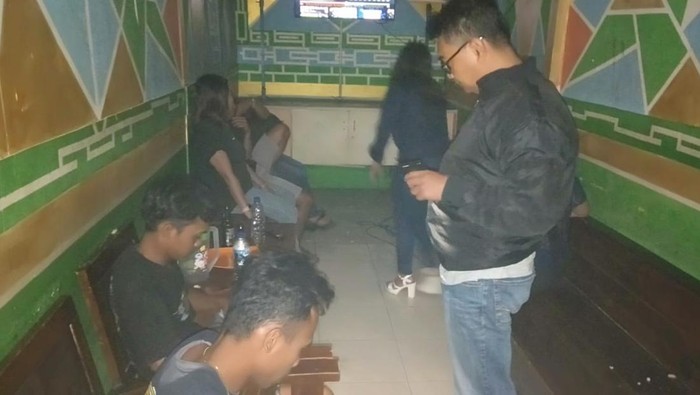 Razia karaoke di Ngawi