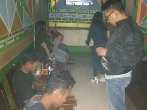9 Orang Pemandu Lagu dan Pelanggan Karaoke di Ngawi Terjaring Razia