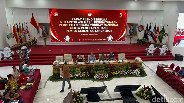 Rekapitulasi penghitungan bunyi di KPU, 19 Maret 2024. (Anggi Muliawati/detikcom) Rekapitulasi penghitungan bunyi di KPU, 19 Maret 2024. (Anggi Muliawati/detikcom)