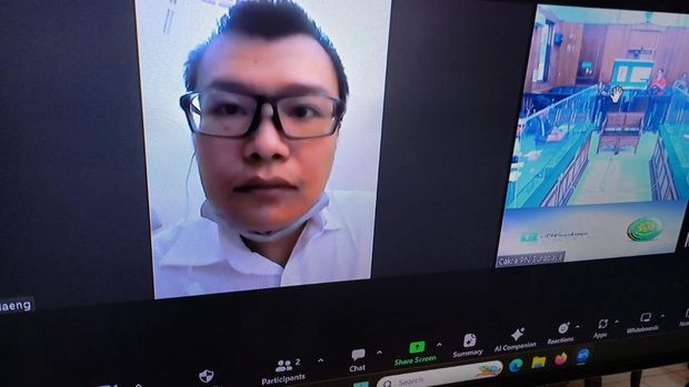 Ronald Tannur terdakwa pembunuhan kekasihnya Dini Sera Afrianti saat mengikuti sidang di PN Surabaya
