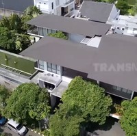 Meiline Tenardi menikmati kesuksesannya sebagai seorang pengusaha di rumah yang sangat mewah. Dari segi luas, rumahnya juga terbilang megah. (Foto: YouTube/Trans7 Official)