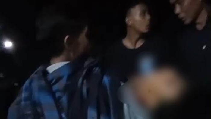 Seorang remaja tewas dalam perang sarung