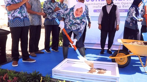 Simbolis groundbreaking pembangunan gedung dan pengembangan sistem operasional InaTEWS di Bali. (Dok BBMKG Denpasar)