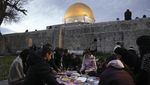 Suasana Berbuka Puasa di Kompleks Masjid Al-Aqsa