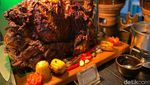 Chef Degan Sajikan Brisket Bumbu Kopi Spesial di Hotel Bintang 5 Ini