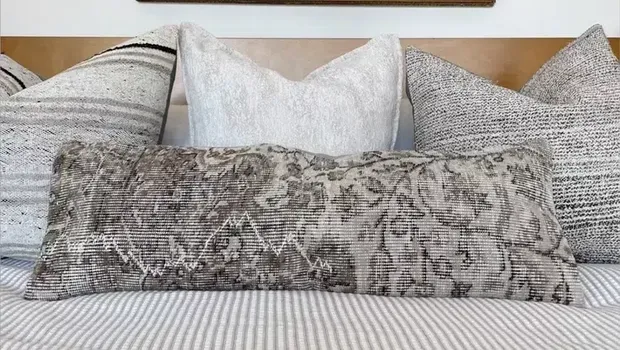 Susun Bantal Bentuk Segitiga Terbalik