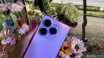 Fitur utama dari Tecno Spark 20 Pro Series adalah kemampuan kamera yang luar biasa, dengan kamera utama 108MP Ultra-Sensing yang memungkinkan pengguna untuk mengabadikan setiap momen dengan detail yang menakjubkan. Selain itu, desainnya yang elegan dan ergonomis membuatnya nyaman digenggam dan menawan secara visual. Foto: Fadhila Khairina Fachri/detikcom