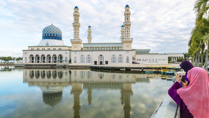 Terpukau Indahnya Masjid Terapung di Malaysia Terpukau Indahnya Masjid Terapung di Malaysia