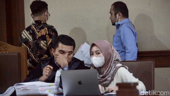 Tujuh eks anggota PPLN Kuala Lumpur jalani sidang di PN Jakpus. Satu persatu pernyataan mengenai kasus  dugaan pelanggaran pemilu 2024 terungkap.