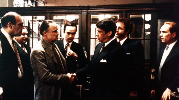 Cuplikan adegan dalam film The Godfather (1972).