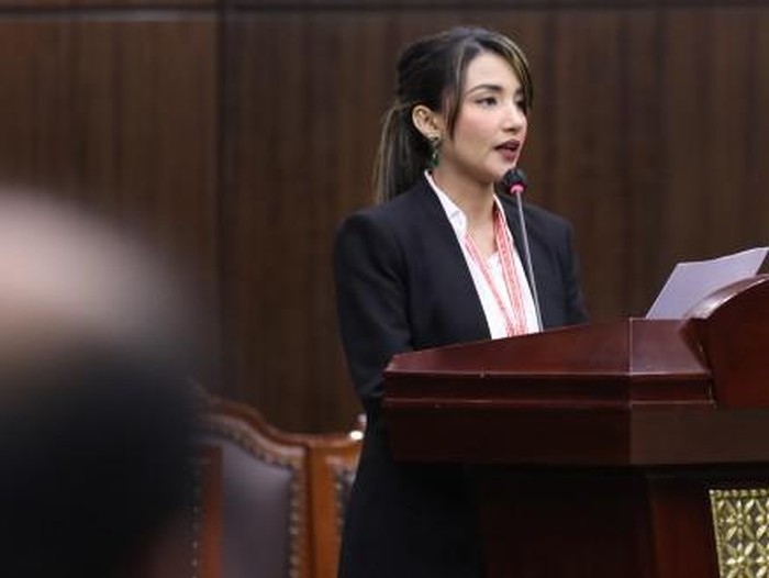 Tsania Marwa Saksi Pemohon memberikan keterangan pada sidang lanjutan pengujian Kitab Undang-Undang Hukum Pidana 1946, pada Senin (18/3/2024) di Ruang Sidang MK. (Foto Humas MK/Ifa)