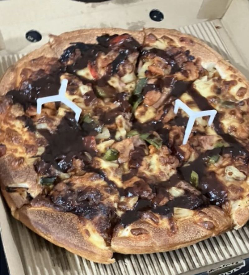 Zonk! Pesan Pizza untuk Buka Puasa yang Didapat Malah Pizza Gosong