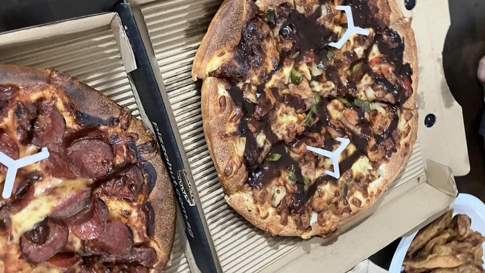 Zonk! Pesan Pizza untuk Buka Puasa yang Didapat Malah Pizza Gosong