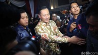 Ketum Partai Demokrat Agus Harimurti Yudhoyono (AHY) juga sudah datang di Kertanegara.  