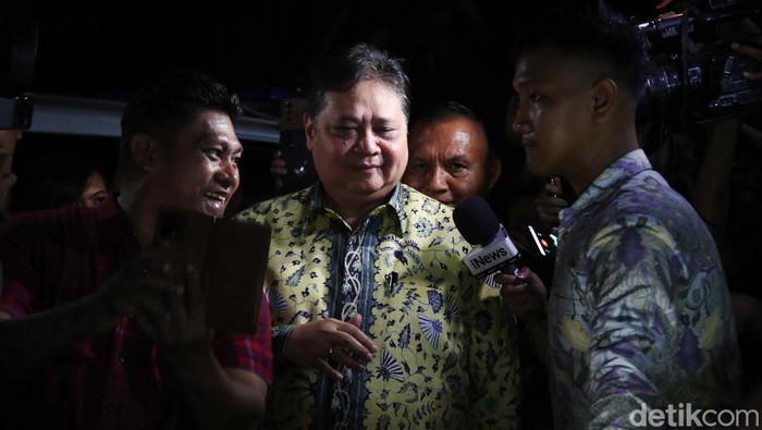 Airlangga, Zulhas dan AHY Sambangi Rumah Prabowo Jelang Pengumuman KPU Menjelang pengumuman hasil rekapitulasi KPU, ketum parpol pendukung Prabowo-Gibran menyambangi Kertanegara, Jakarta, Rabu (20/3/2024). Mereka memantau pengumuman KPU.