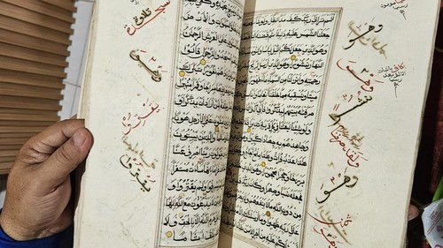 Al-Qur’an berusia 185 tahun di Kampung Kusamba Klungkung, Bali, Minggu (17/3/2024).